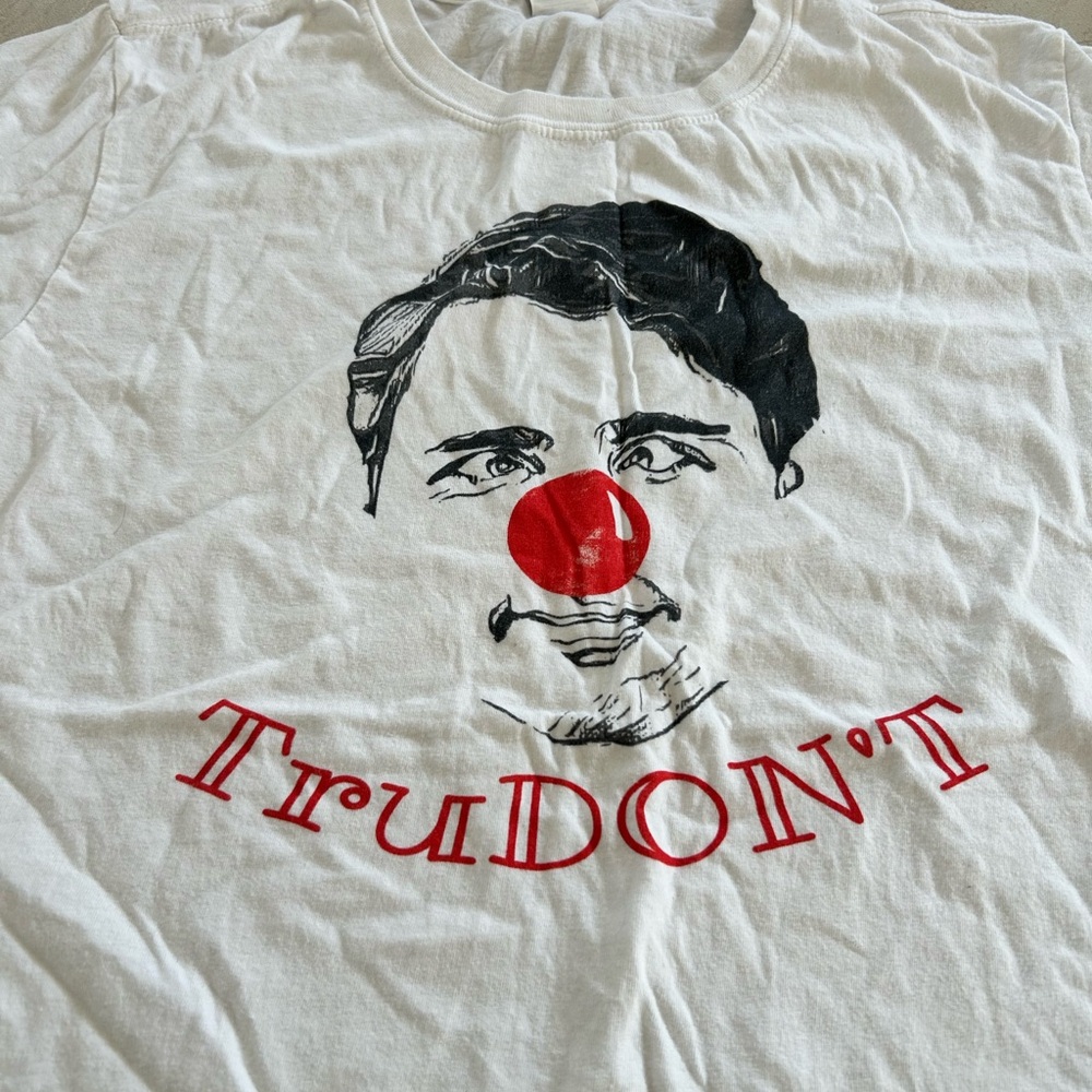 Trudeau clown‎ tee size medium